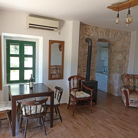 Rustic House Apartment Bar Exterior photo